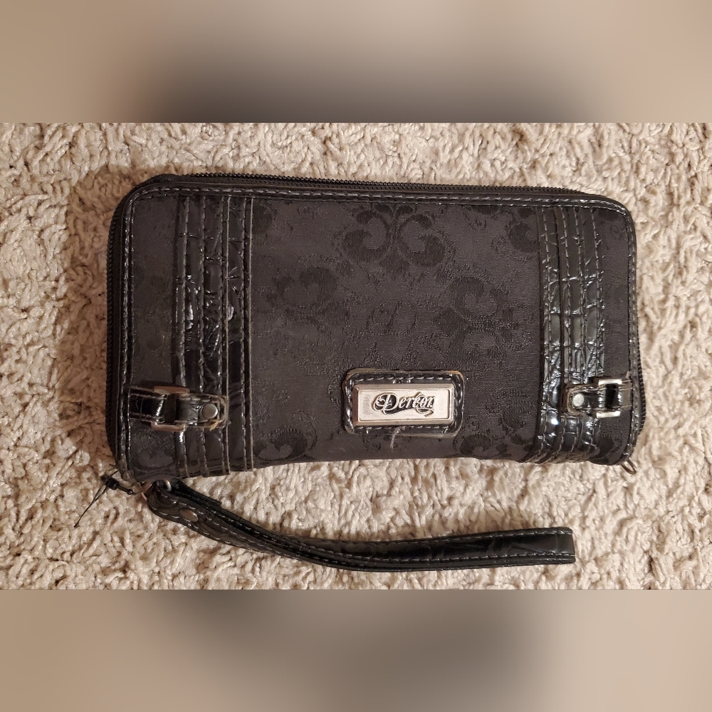Derion Clutch Wallet
